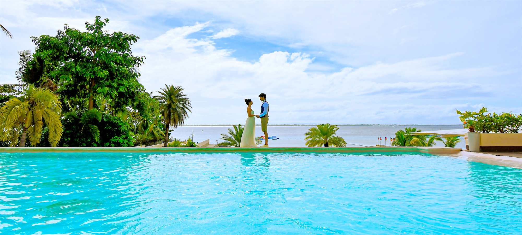 ビー・リゾート・マクタン・セブ　セブ島・プール・ウェディング・フォト