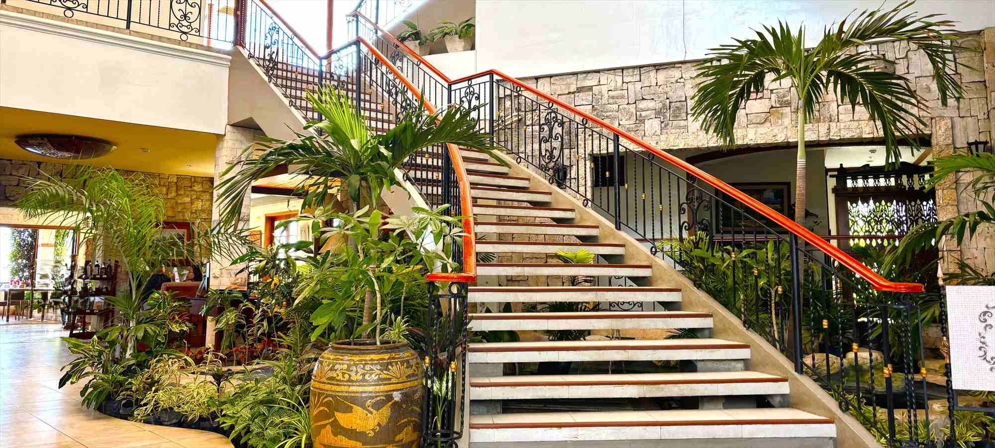 シャトー・デ・ブサイ セブ島・レストラン・ウェディング・ロビー・ウェディングフォト