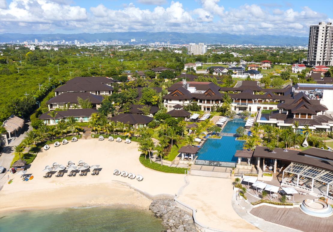 クリムゾン・リゾート＆スパ・マクタン 
全景