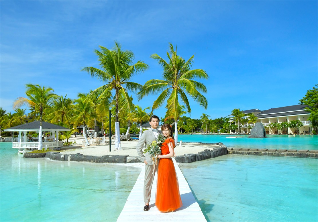 プランテーション・ベイ・セブ島挙式　ラグーン内桟橋にてウェディングフォト