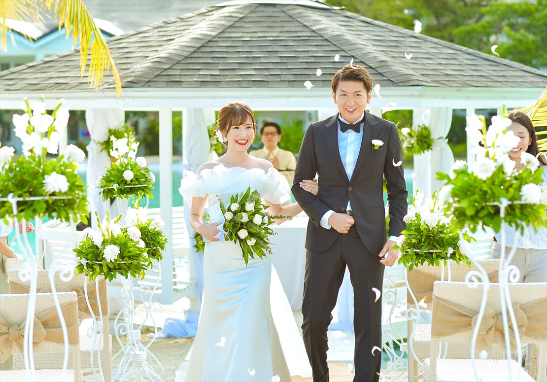 プランテーション・ベイ・セブ結婚式　挙式後フラワーシャワー