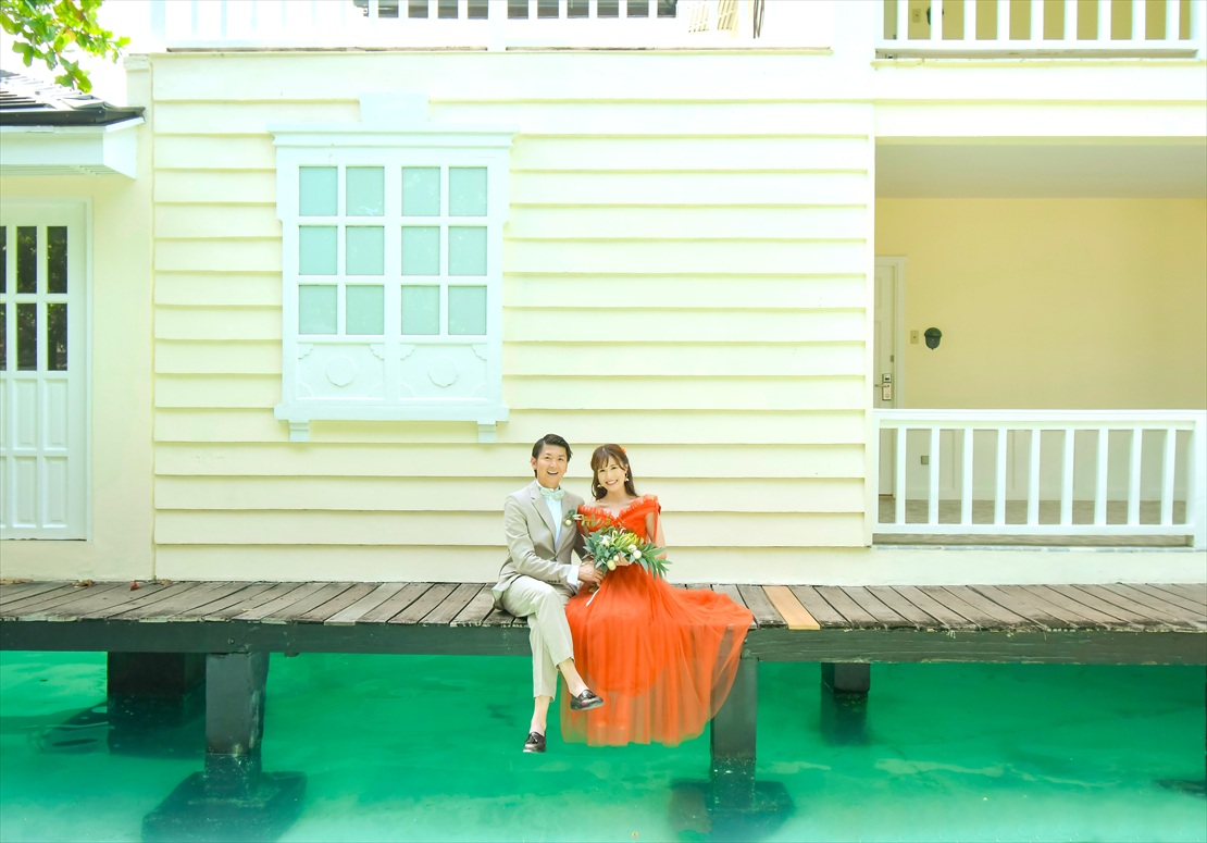プランテーション・ベイ・セブ島挙式　客室棟前にてウェディングフォト