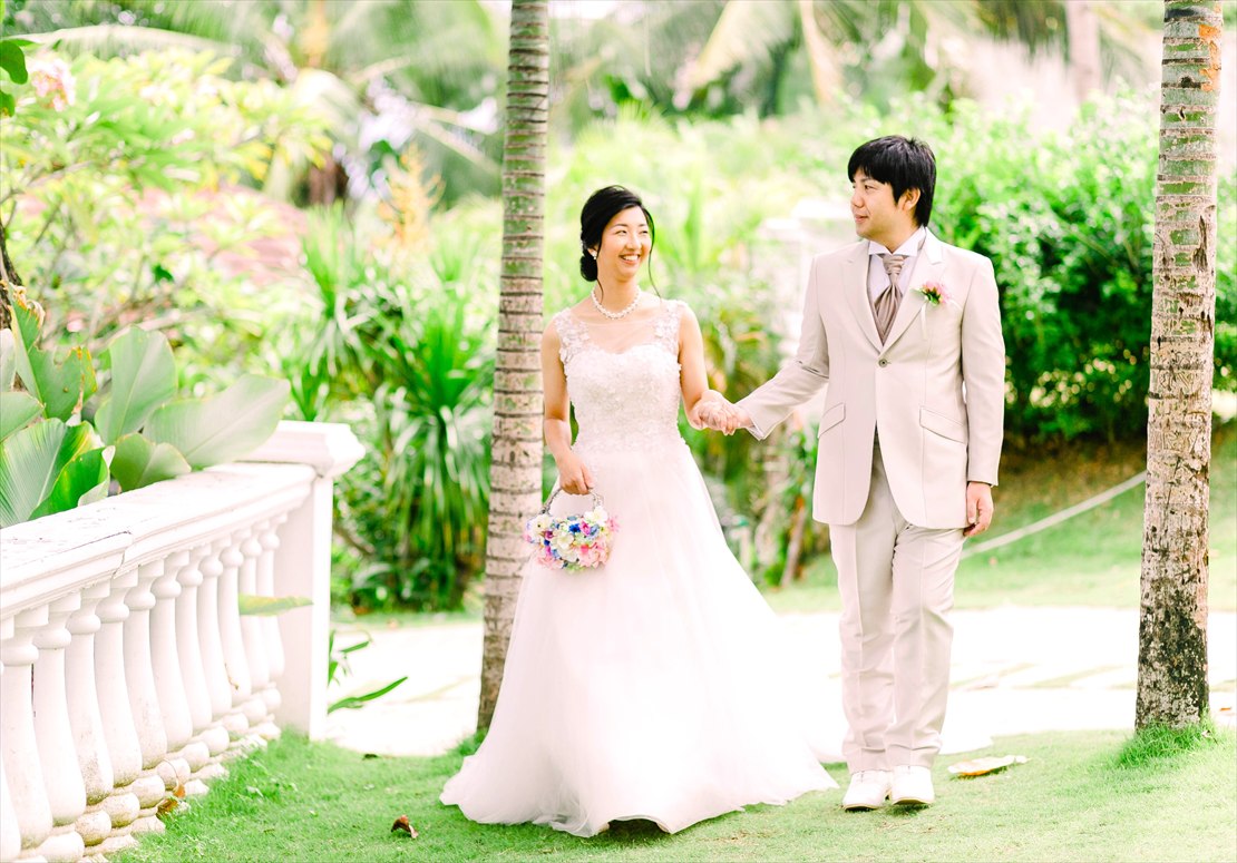 シャトー・バイ・ザ・シー・セブ島結婚式　緑豊かなガーデンにて挙式前撮影