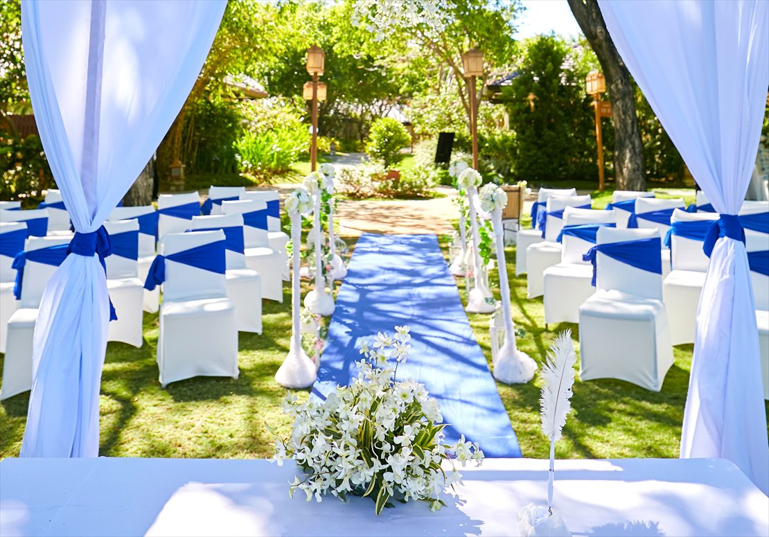 クリムゾン・リゾート・マクタン・セブ島挙式　ガーデンウェディング　祭壇生花装飾