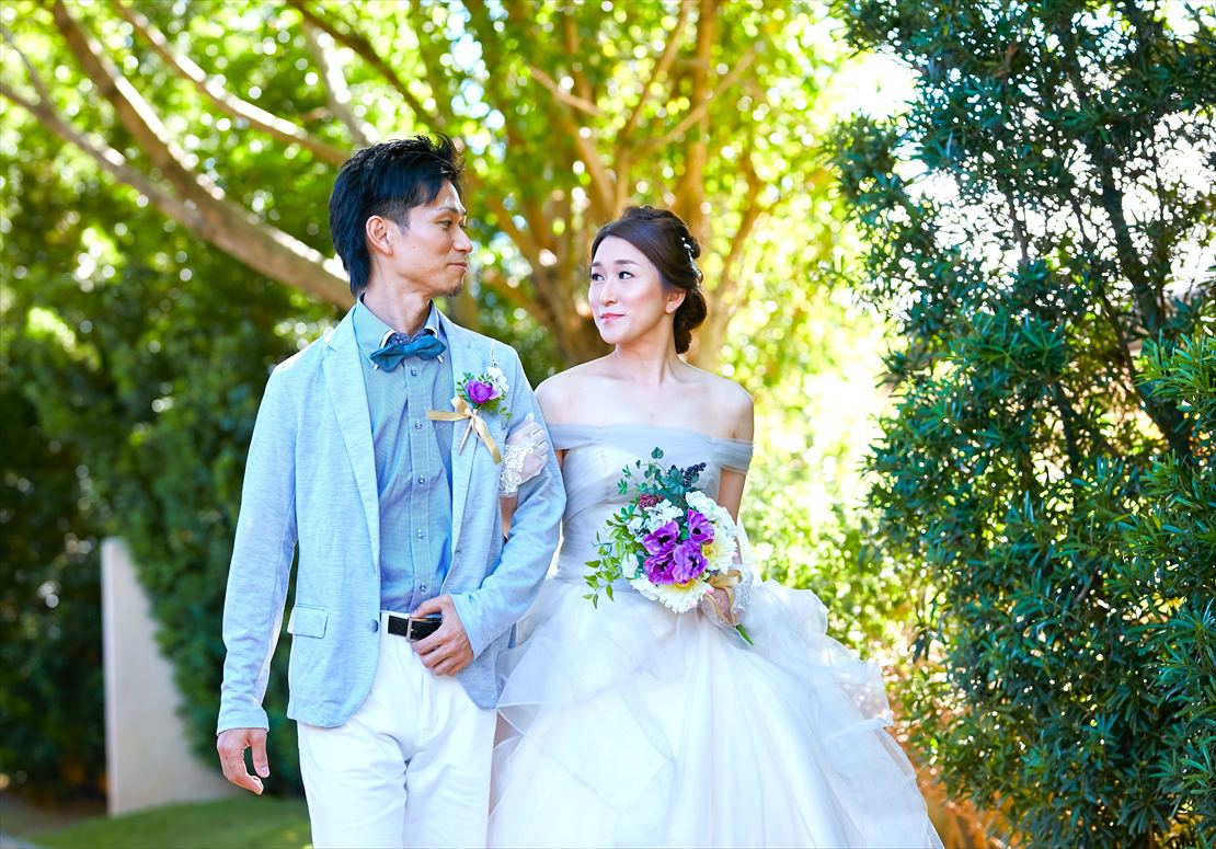 クリムゾン・リゾート・マクタン・セブ島ウェディング　客室棟ガーデンから挙式会場へ