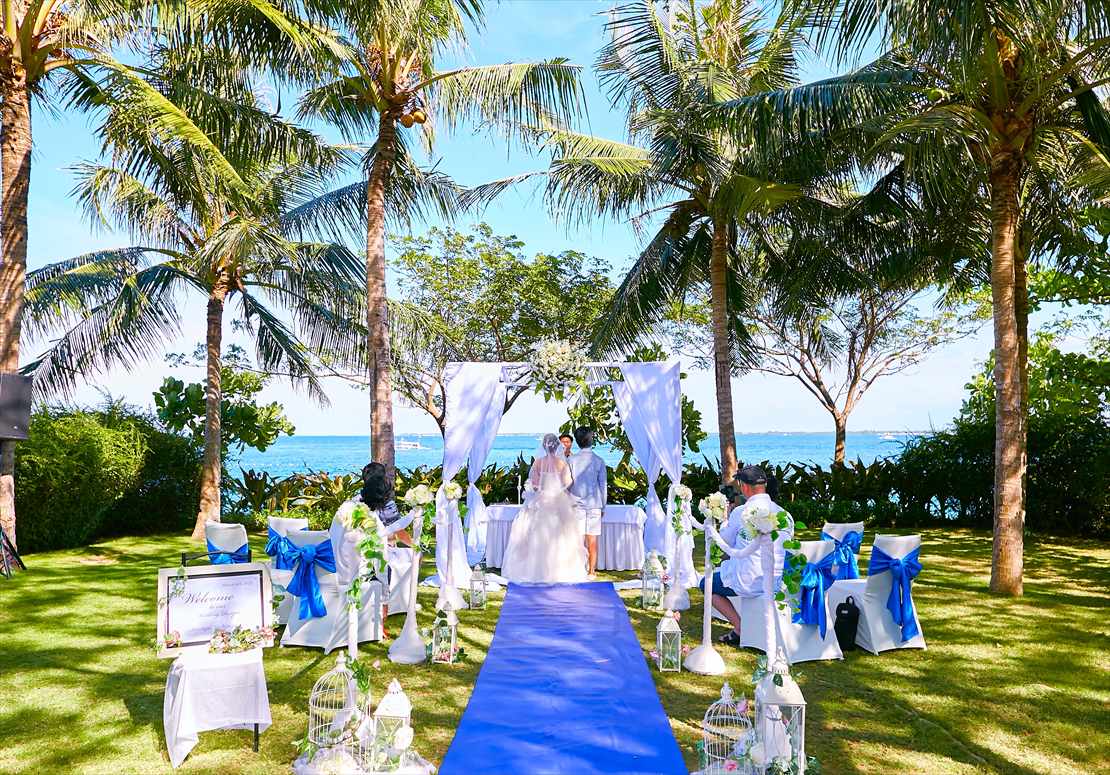 クリムゾン・リゾート・マクタン・セブ結婚式　青い海を臨むヴィラ・ガーデン・ウェディング
