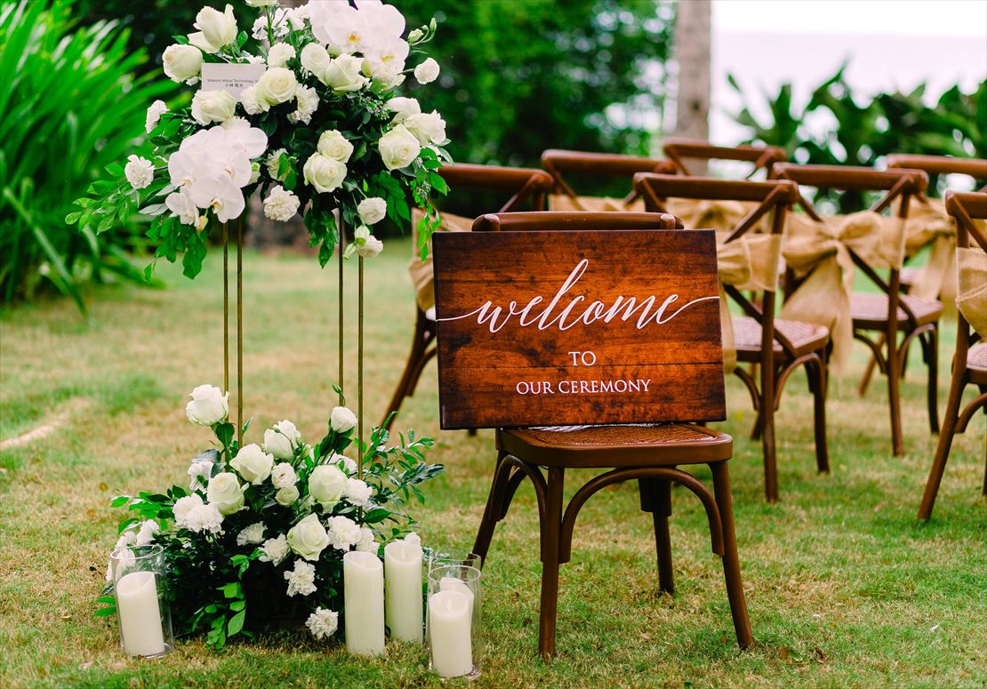 Crimson Resort & Spa Mactan Cebu Wedding Ceremony (5) クリムゾン・マクタン・セブ挙式 ナチュラルウッド調のウェルカムボード