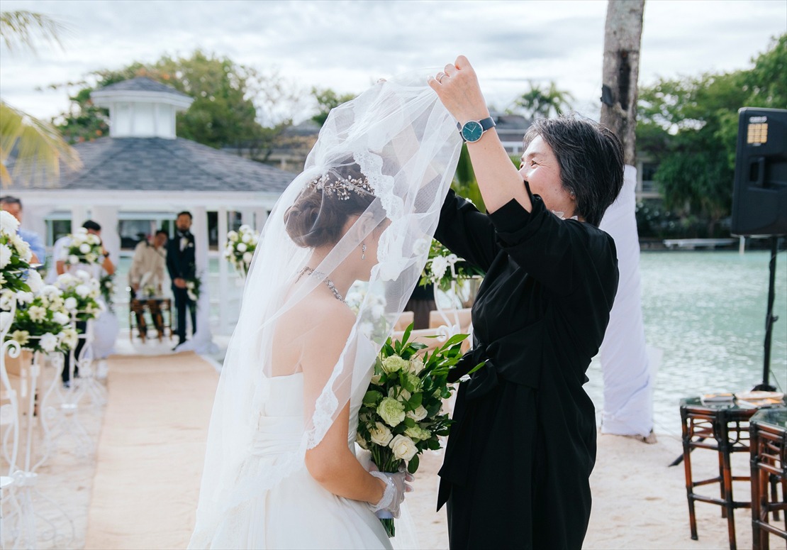 プランテーションベイ・マクタン・セブ挙式　新婦様　ベールダウン