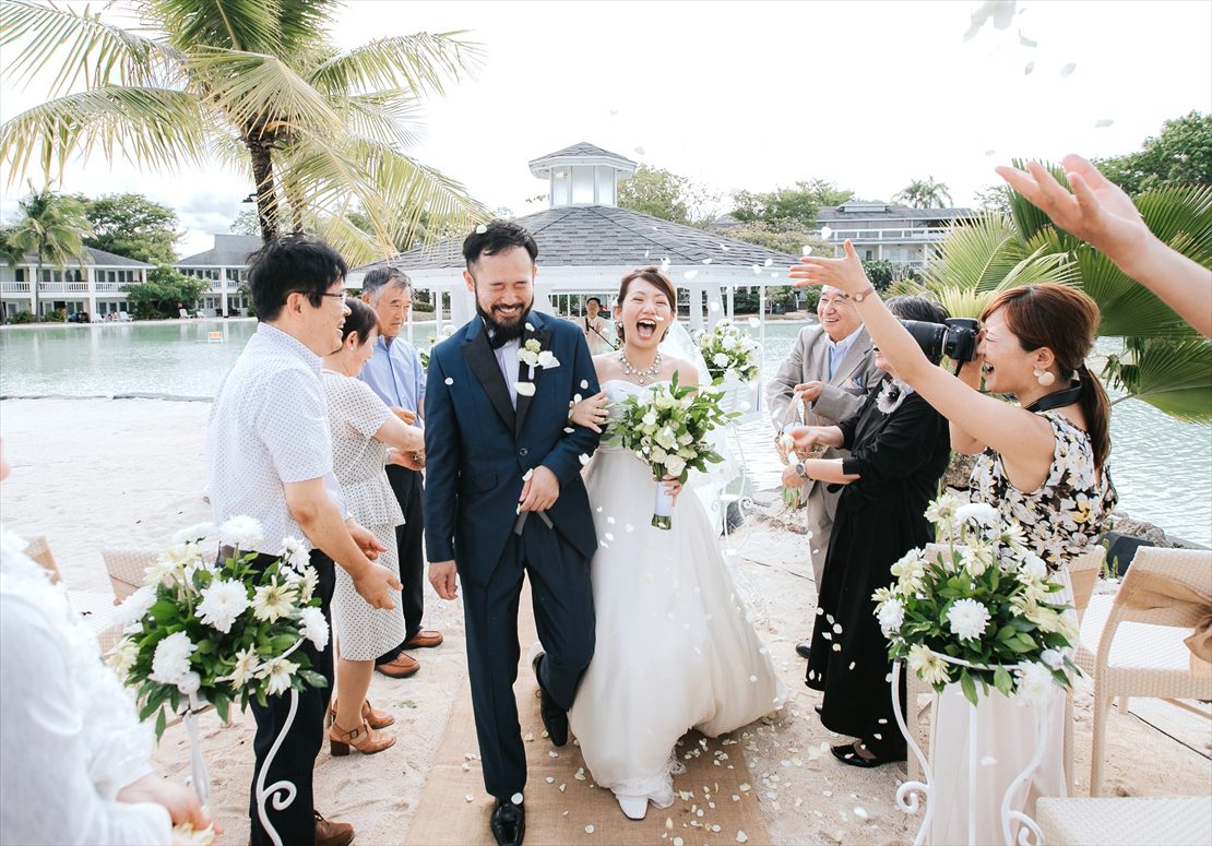 プランテーションベイ・マクタン・セブウェディング　挙式後フラワーシャワー