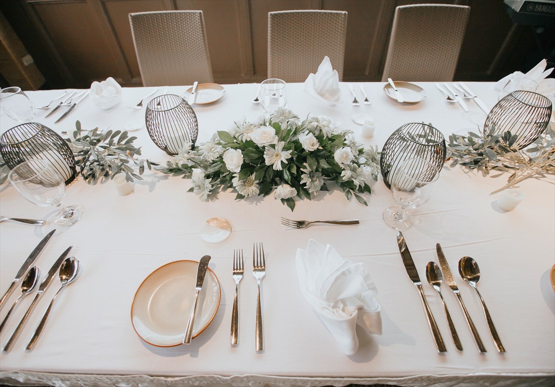 プランテーションベイ・マクタン・セブ島挙式　FIJIレストラン　ディナー会場　テーブル生花装飾