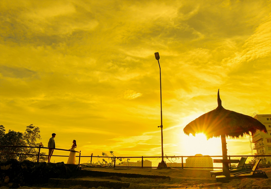 ブルーウォーター・マリバゴ・セブフォトウェディング　オレンジに染まる空が美しい