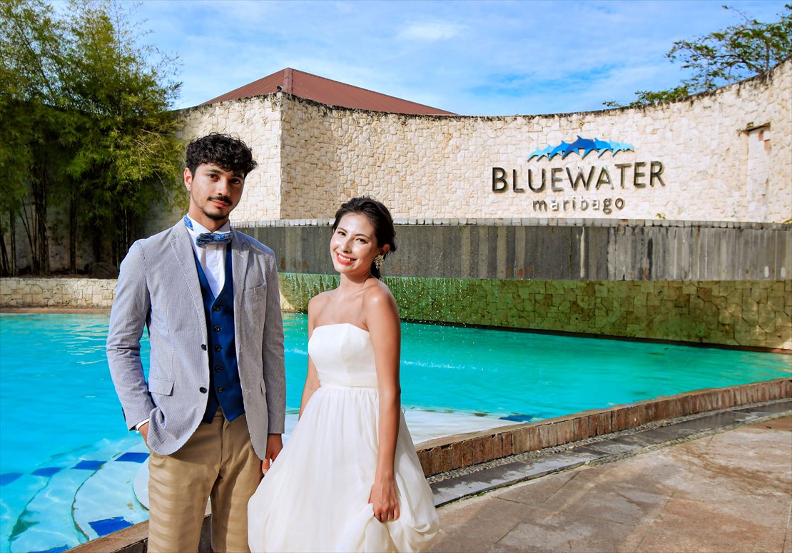 ブルーウォーター・マリバゴ・セブ島ウェディングフォト　メインプールにて
