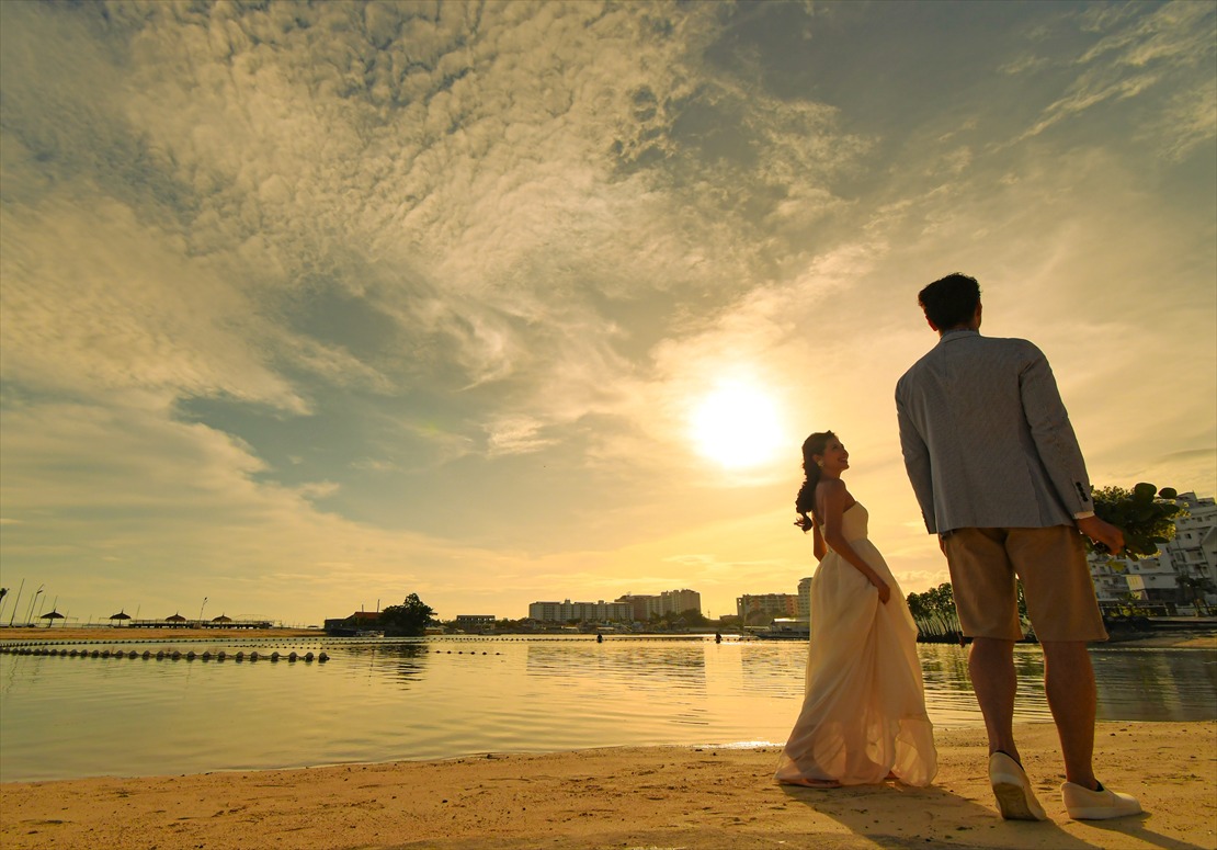 ブルーウォーター・マリバゴ・セブ島フォトウェディング　サンセットタイムのビーチ撮影