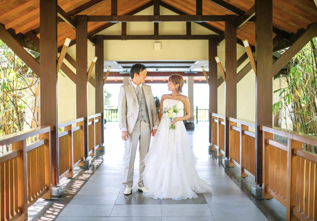 クリムゾン・リゾート・マクタン・セブ島ウェディングフォト　ロビー回廊にて