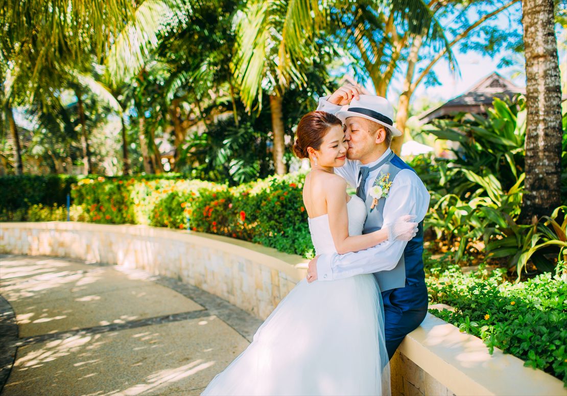 クリムゾン・リゾート・マクタン・セブ島・フォトウェディング　ビーチに続くココナッツ・ロード