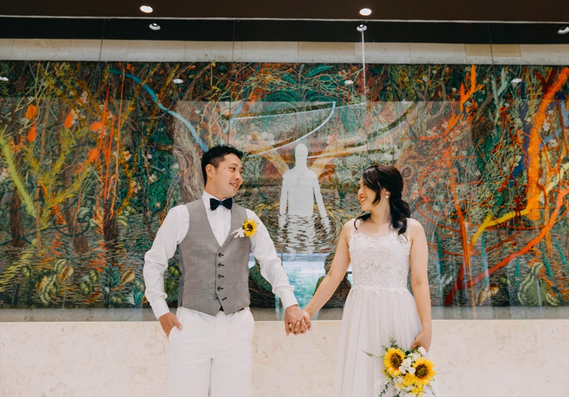 デュシタニ・マクタン・セブ島結婚式　カラフルな壁画とともに