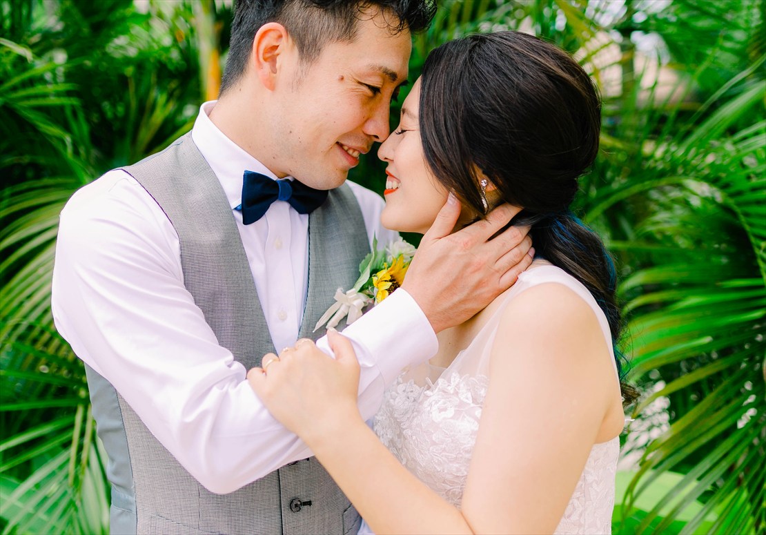 デュシタニ・マクタン・セブウェディングフォト　緑に囲まれた新郎新婦様