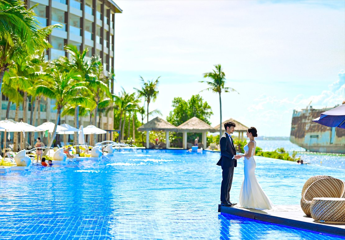 デュシタニ・マクタン・セブ島挙式　海に向かって位置するインフィニティ・プール