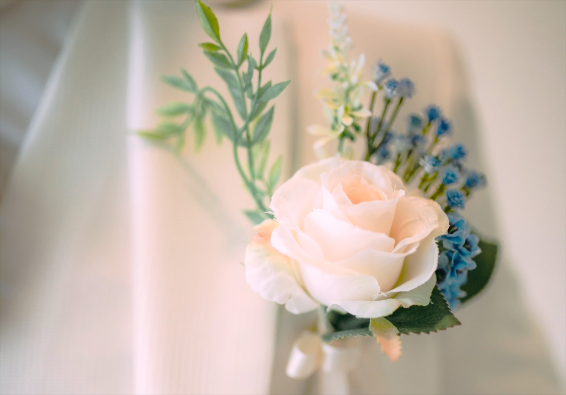 パシフィック・セブ・リゾート・セブ島挙式　ブーケに合わせた生花ブートニア