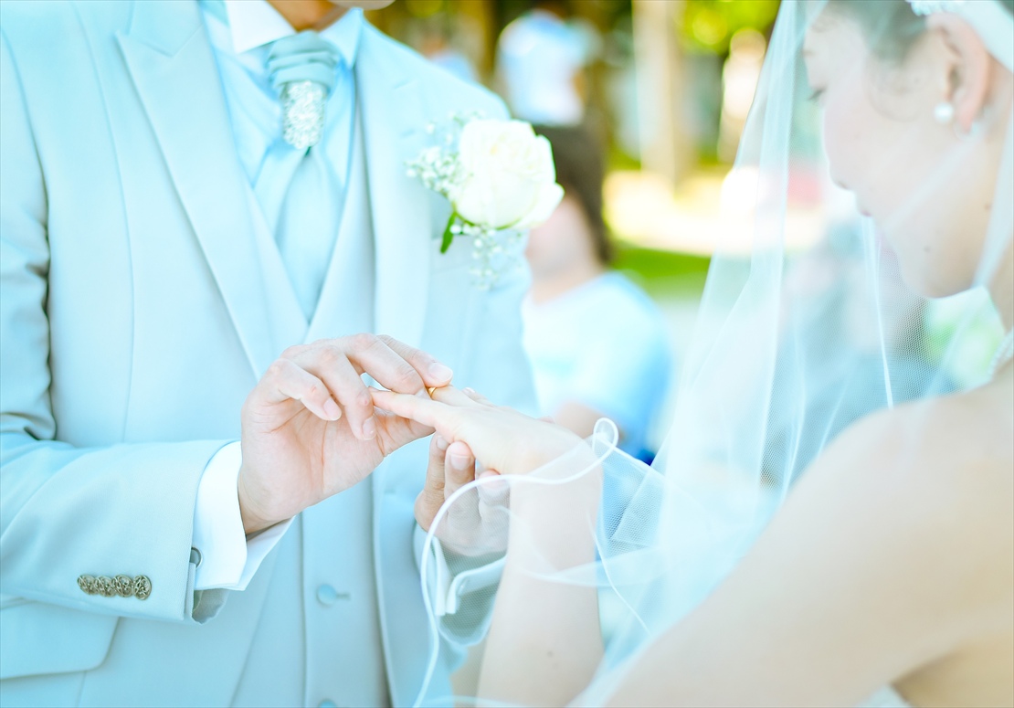 パシフィック・セブ・リゾート・セブウェディング　ビーチ挙式　指輪交換シーン