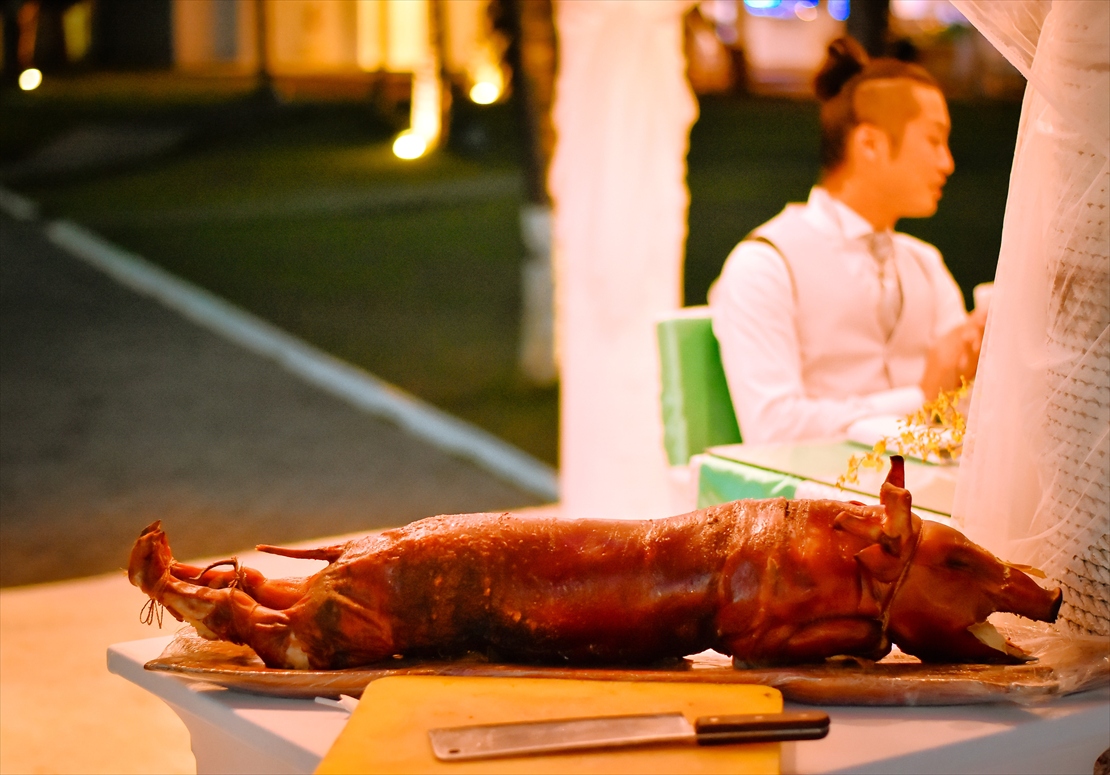 パシフィック・セブ・リゾート・セブウェディング　挙式後パーティー　フィリピン名物のお祝いご飯　レチョン