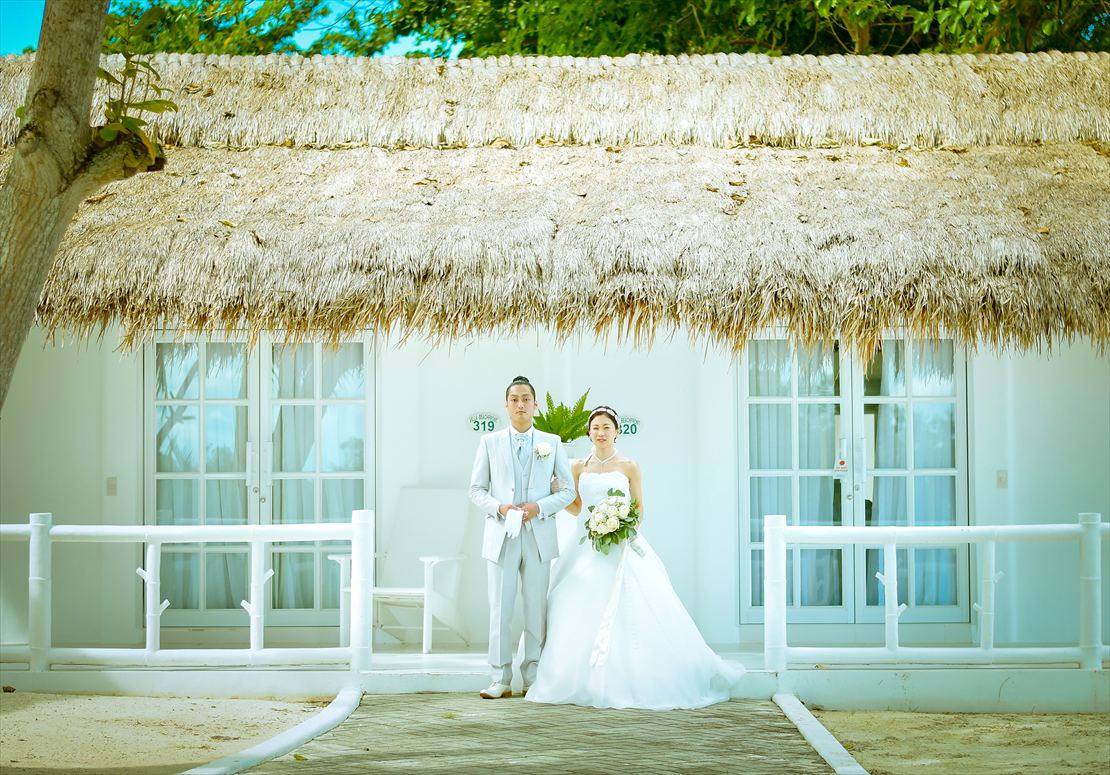 パシフィック・セブ・リゾート・セブ島挙式　客室棟前にて