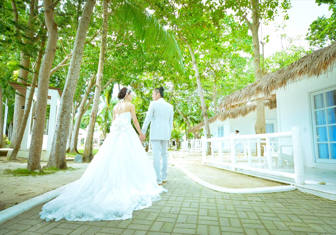 パシフィック・セブ・リゾート・セブ挙式　客室棟ガーデンにてウェディングフォト