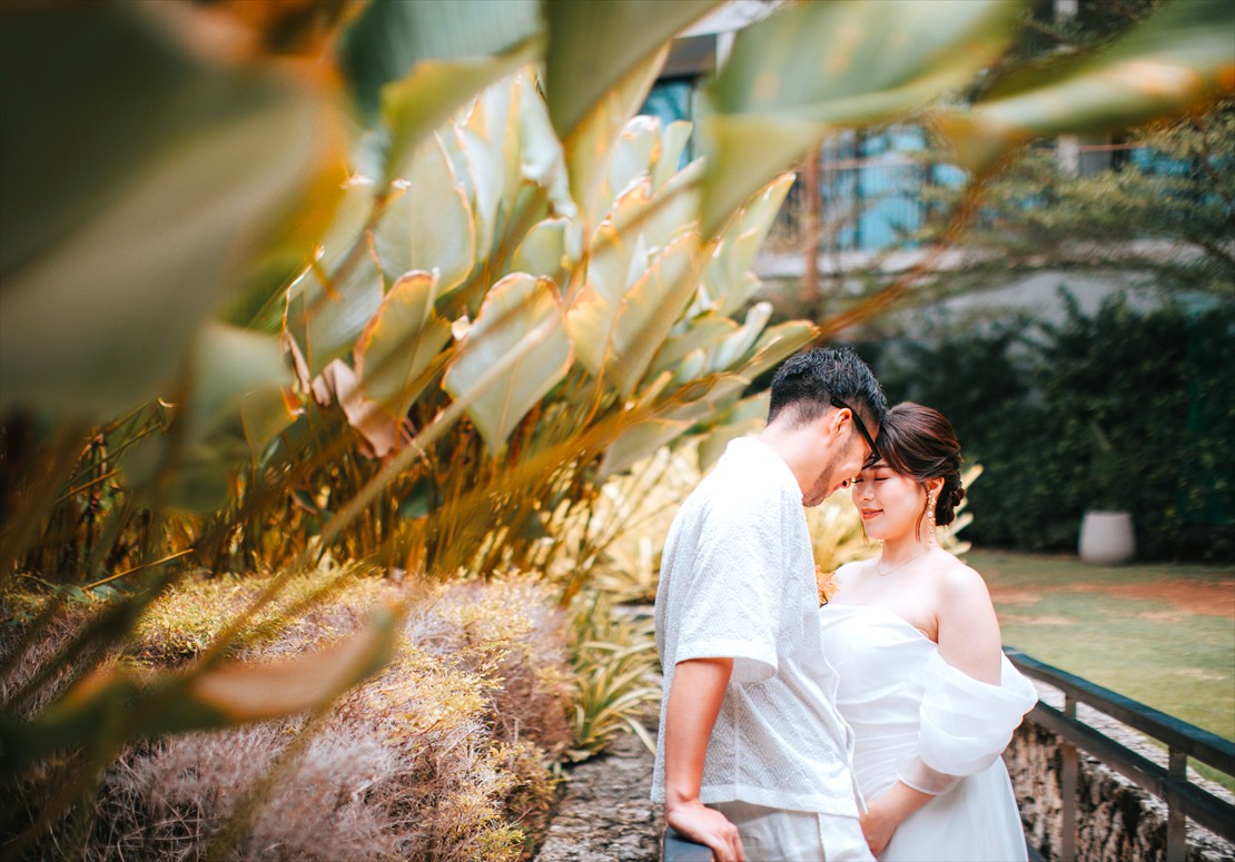 シェラトン・セブ・マクタン・セブ島挙式　熱帯の草木に囲まれたウェディングフォト