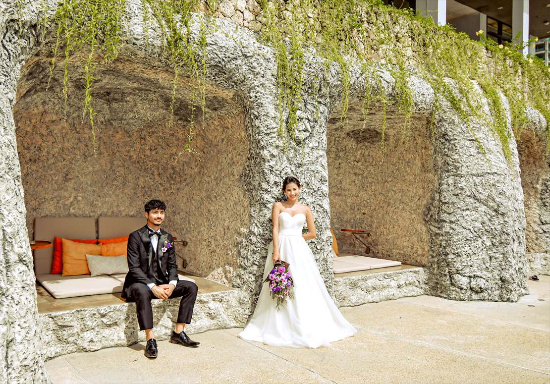 シェラトン・セブ・マクタン・セブ結婚式　岩のモチーフが珍しいプールエリア