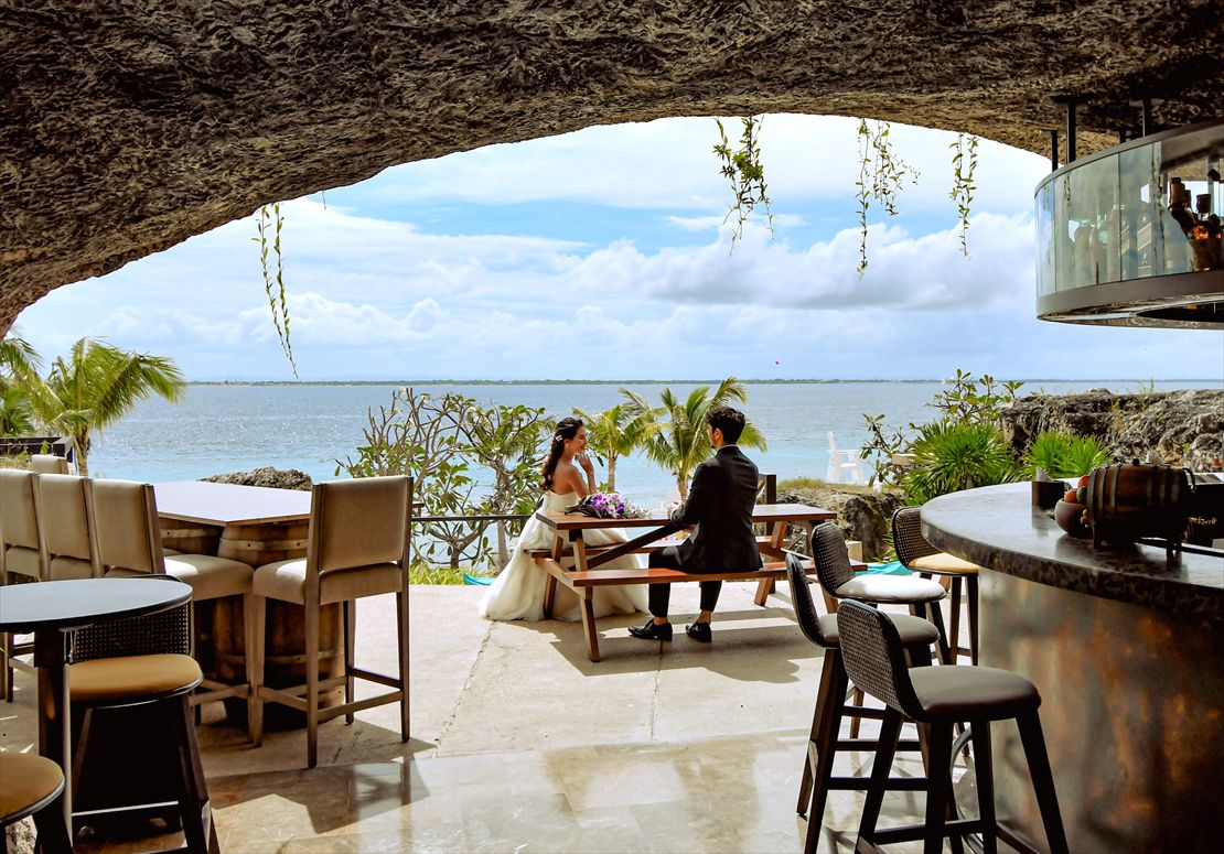 シェラトン・セブ・マクタン・セブ島挙式　海を眺めるブヒ・バー