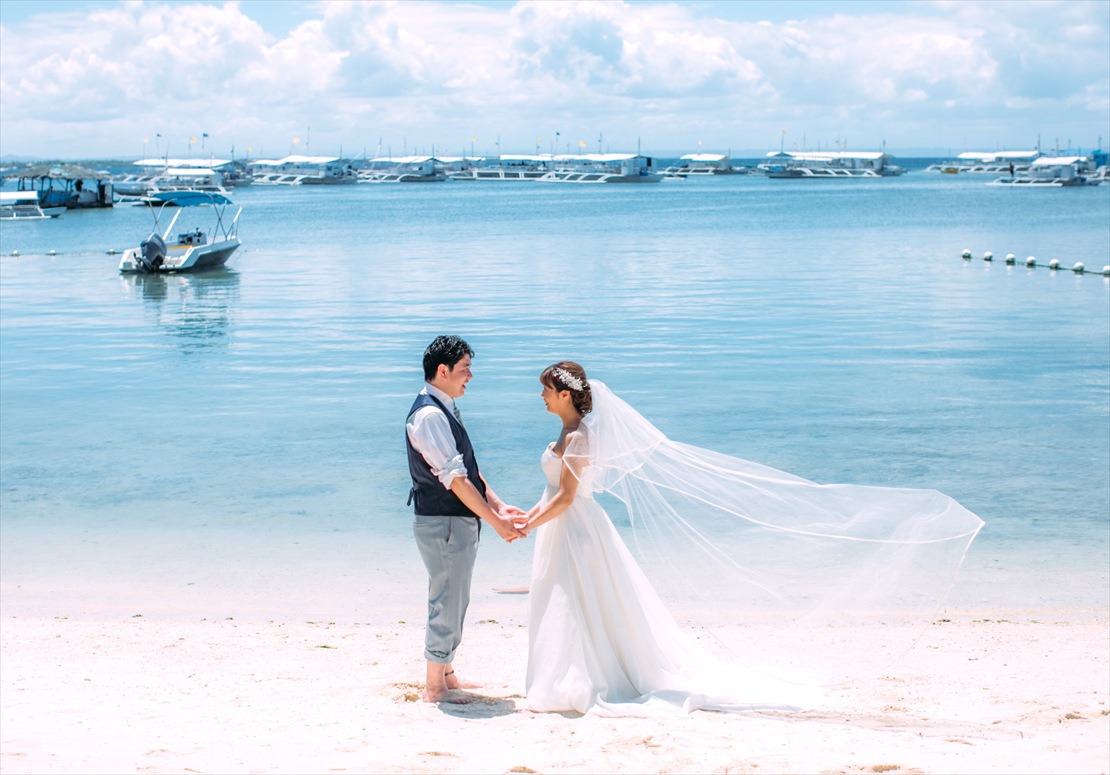 セブ・ホワイト・サンズ・セブウェディング　風になびくベールが美しい