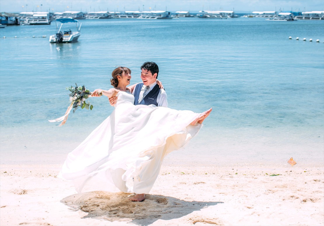 セブ・ホワイト・サンズ・セブ島ウェディング　お姫様抱っこにて撮影