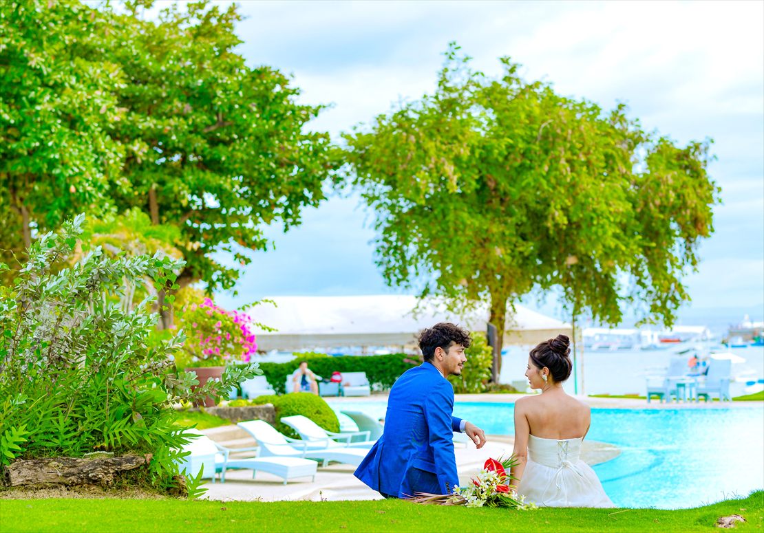 セブ・ホワイト・サンズ・セブ島ウェディング　プール越しに海を一望