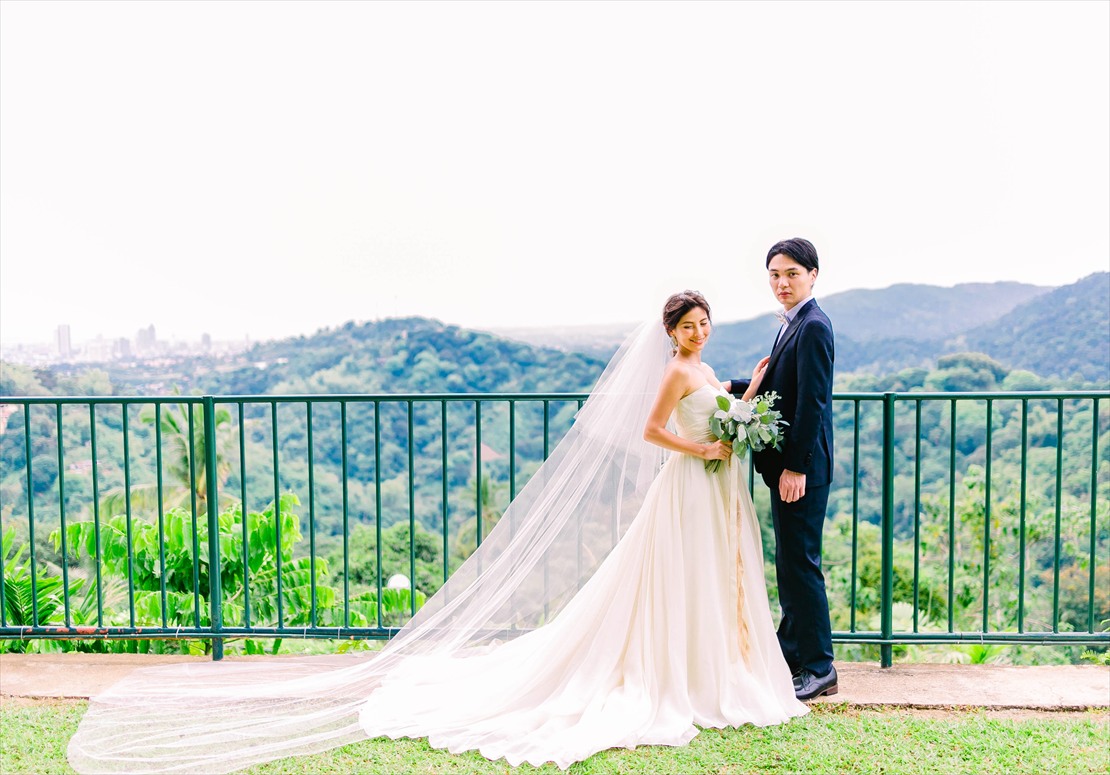 シャトー・デ・ブサイ・セブ島結婚式　山々の絶景を臨むウェディングフォト