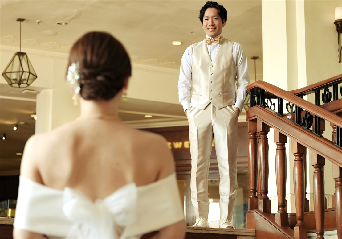 新婦様越しの新郎様撮影