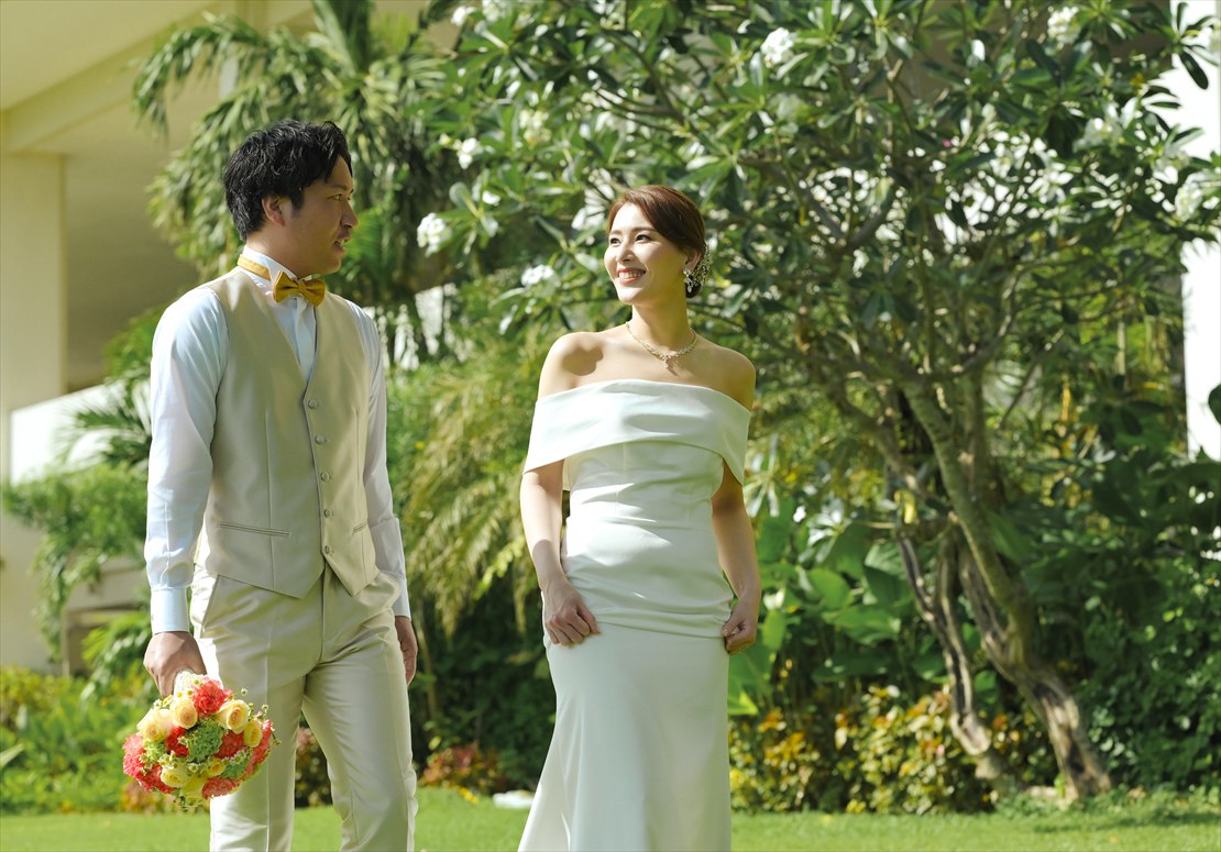 柔らかな陽差しが新郎新婦様を包む