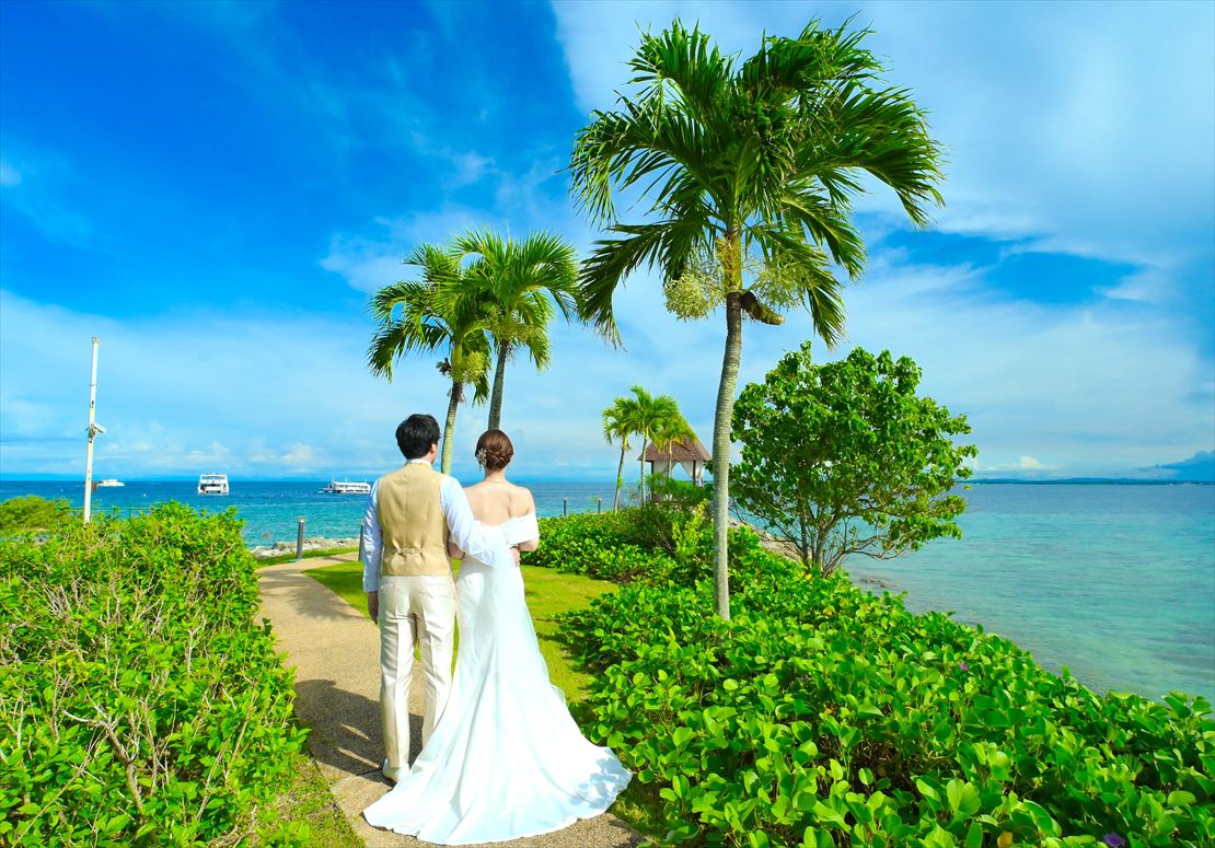 トロピカル・プランツが生い茂る桟橋