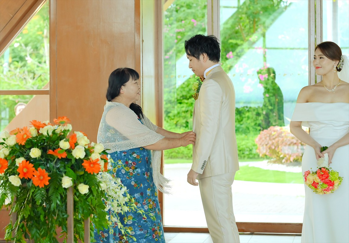 新郎様　お母様よりジャケットセレモニー