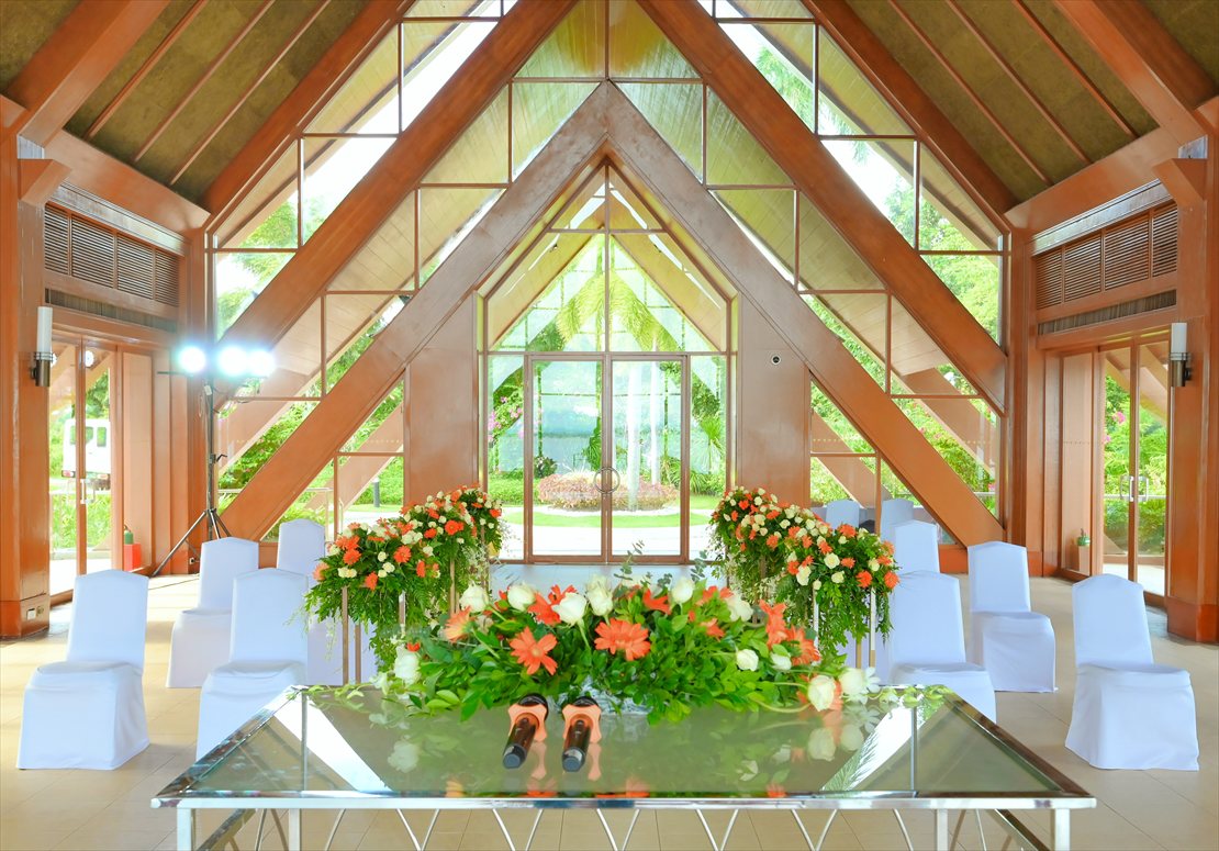 挙式会場基本生花装飾　セブ島・チャペルウェディング・全景