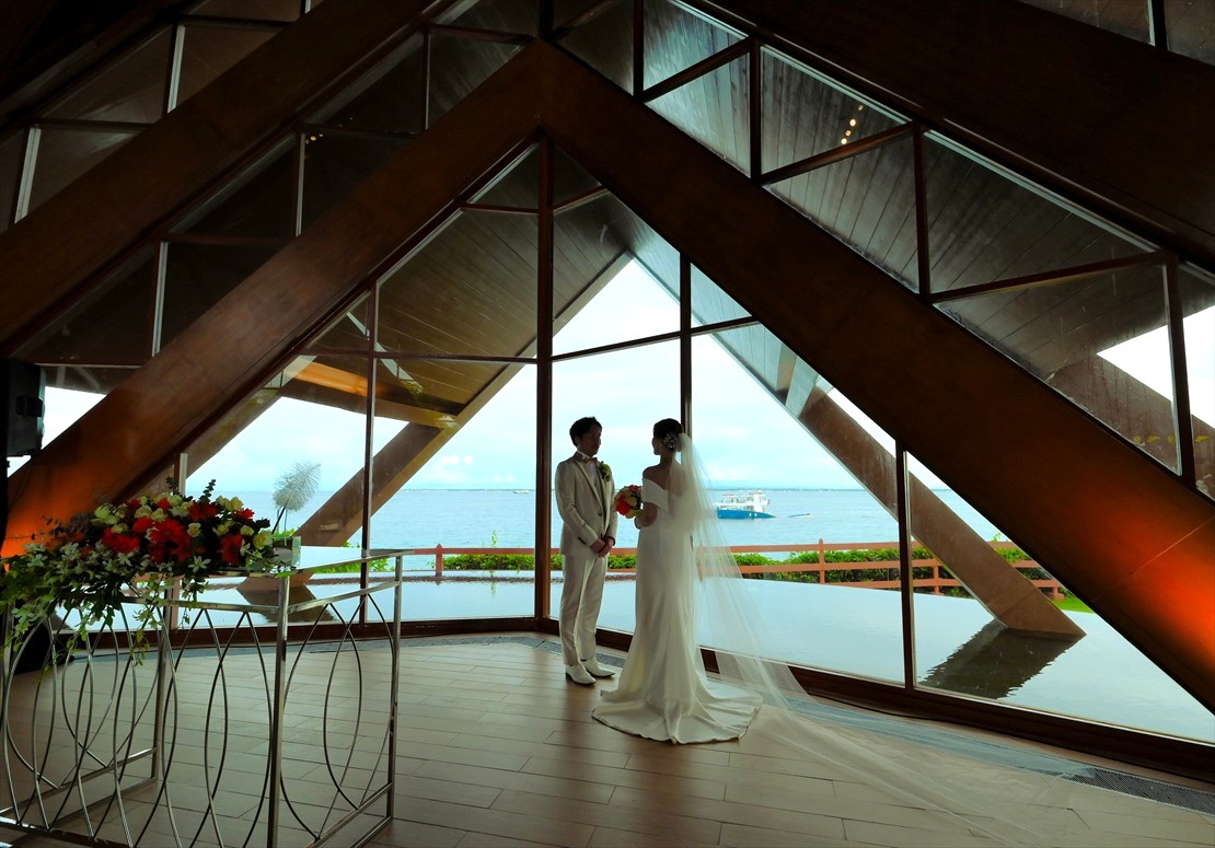 チャペル奥の海を眺める