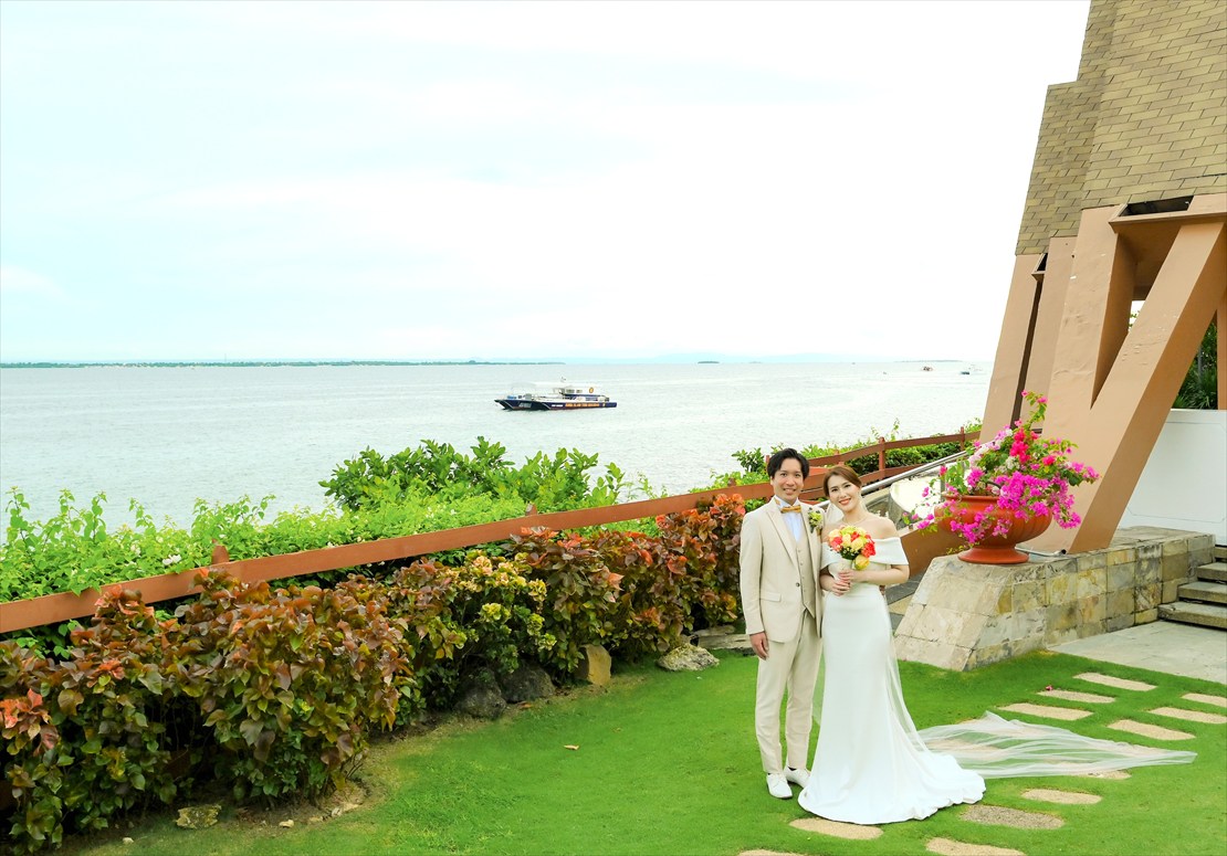 チャペル・ガーデンにてウェディングフォト